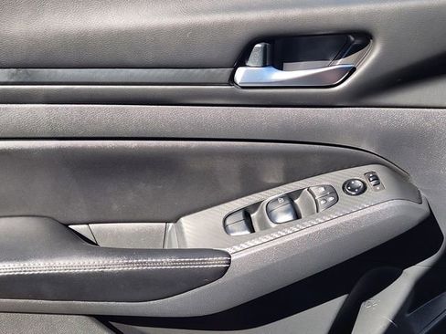 Used 2024 Nissan Altima 2.5 SV image 24