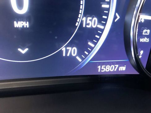 Used 2023 Buick Enclave Avenir w/ Avenir Technology Package FWD image 19