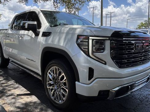 Used 2025 GMC Sierra 1500 Denali Ultimate AWD/4WD image 11