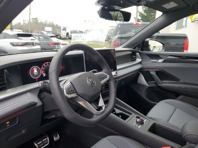 New 2026 Volkswagen Tiguan SE R-Line FWD image 16