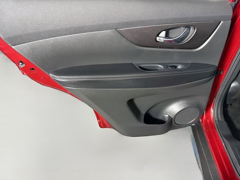 Used 2020 Nissan Rogue SV image 26