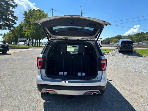 Used 2016 Ford Explorer XLT w/ Equipment Group 202A FWD image 16