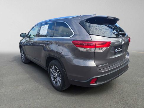 Used 2019 Toyota Highlander XLE AWD/4WD image 5