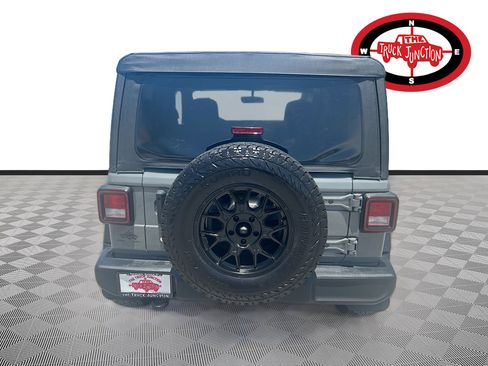 Used 2019 Jeep Wrangler Sport AWD/4WD image 6