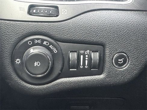 Certified 2019 Jeep Cherokee Limited image 24