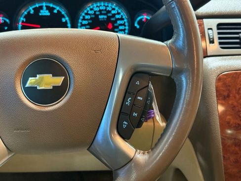 Used 2013 Chevrolet Avalanche LTZ image 18