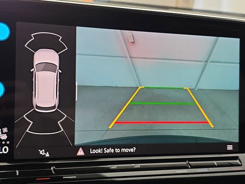 Certified 2024 Volkswagen Atlas Cross Sport SE image 23