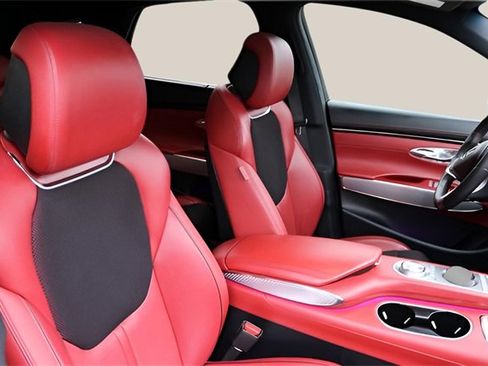 Used 2024 Genesis GV70 2.5T w/ Sport Prestige Package image 14