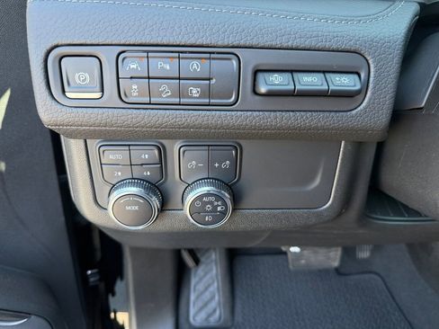 Used 2024 GMC Yukon Denali AWD/4WD image 25