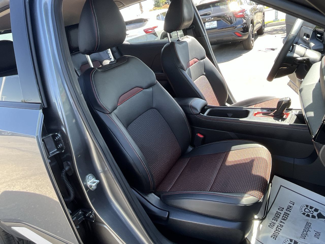 Used 2025 Nissan Kicks SR FWD image 24