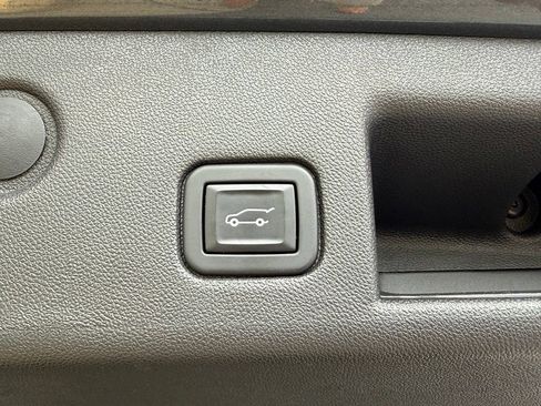 Used 2020 Chevrolet Equinox Premier FWD image 37