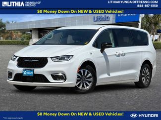 Used 2024 Chrysler Pacifica Limited FWD video 1
