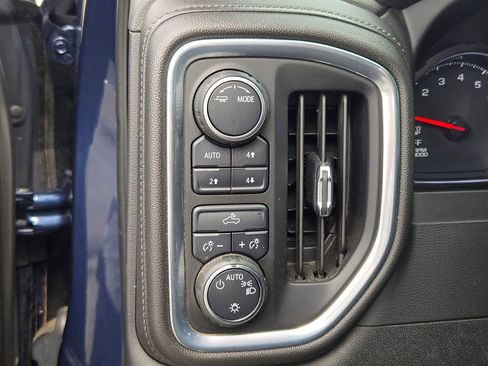 Used 2022 Chevrolet Silverado 1500 LT w/ Z71 Off-Road Package image 11