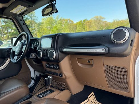 Used 2016 Jeep Wrangler Unlimited Sahara w/ Max Tow Package AWD/4WD image 20