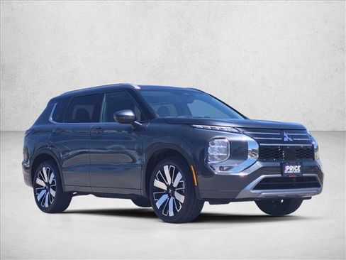 Used 2025 Mitsubishi Outlander SEL FWD image 3