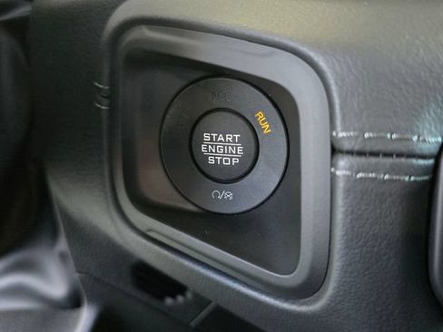 Certified 2025 Jeep Gladiator Sport AWD/4WD image 13