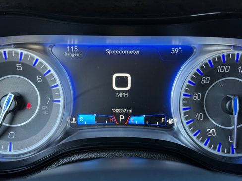 Used 2017 Chrysler 300 C Platinum image 22