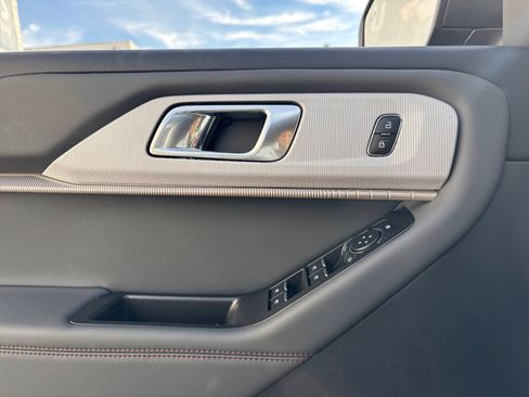 New 2025 Ford Explorer Active w/ Active Comfort Package image 16