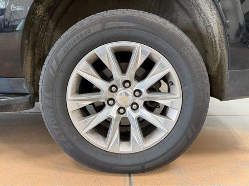 Used 2024 Chevrolet Suburban Premier AWD/4WD image 9
