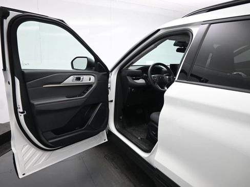 New 2026 Ford Explorer Active RWD image 8