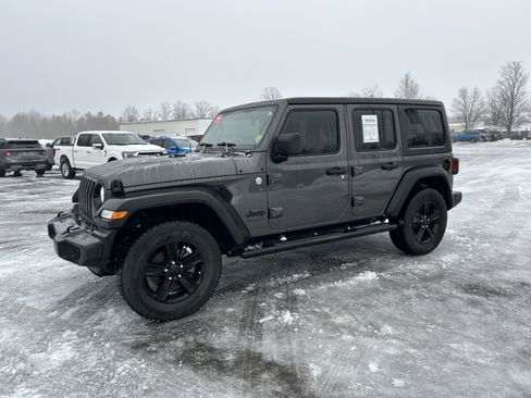 Used 2019 Jeep Wrangler Unlimited Sport image 8