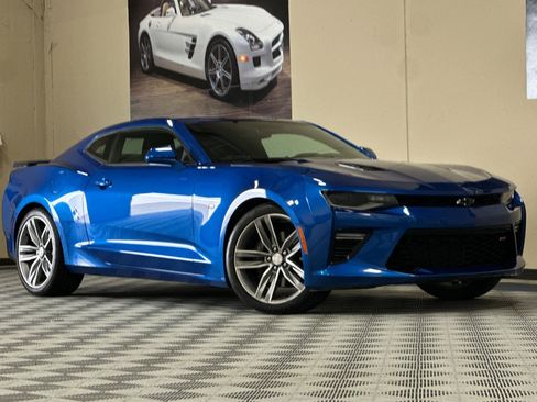 Used 2016 Chevrolet Camaro SS RWD image 2