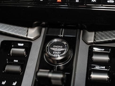 Used 2025 Aston Martin Vanquish Coupe image 29