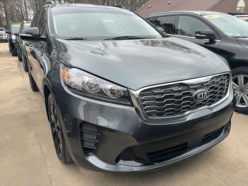 Used 2020 Kia Sorento S image 2