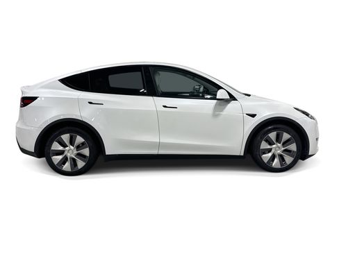 Certified 2023 Tesla Model Y Long Range AWD/4WD image 7