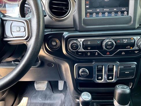 Used 2022 Jeep Wrangler Sport AWD/4WD image 35
