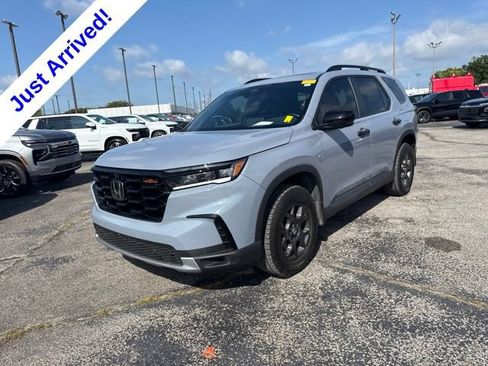 Used 2025 Honda Pilot TrailSport image 7