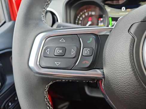 Used 2025 Jeep Wrangler Unlimited Sahara AWD/4WD image 11