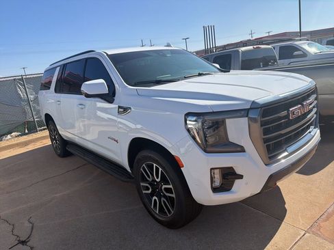 Used 2022 GMC Yukon XL AT4 image 2