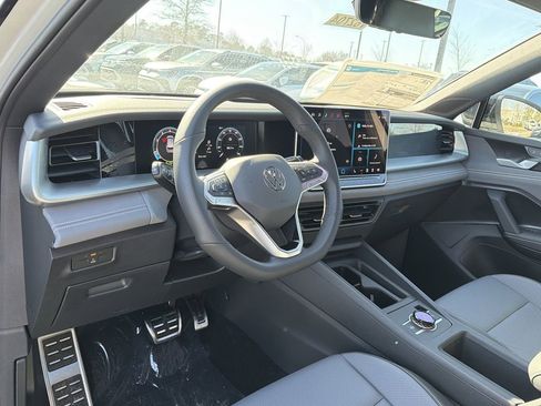 New 2026 Volkswagen Tiguan SE R-Line image 10