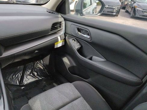 Certified 2026 Nissan Rogue SV FWD image 17