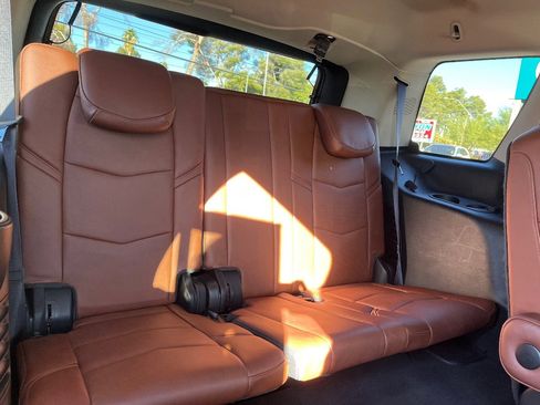 Used 2015 Cadillac Escalade Premium image 36