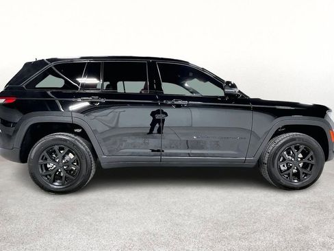 New 2025 Jeep Grand Cherokee Laredo image 16