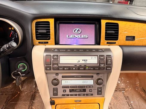 Used 2004 Lexus SC 430 Convertible RWD image 19