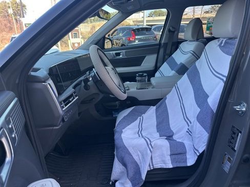 Used 2025 Hyundai Santa Fe Limited image 5