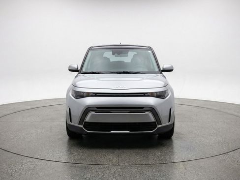 Used 2025 Kia Soul LX w/ LX Technology Package FWD image 2
