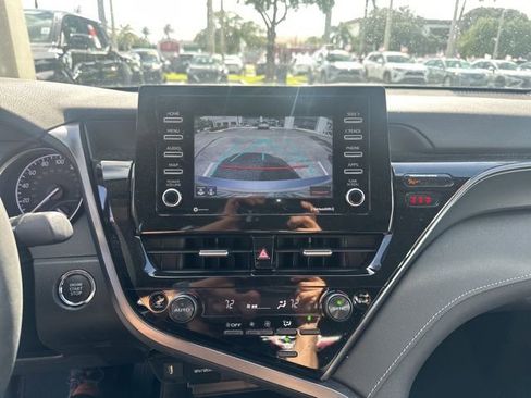 Used 2023 Toyota Camry SE w/ Convenience Package image 3