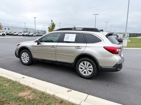 Used 2019 Subaru Outback 2.5i Premium AWD/4WD image 5