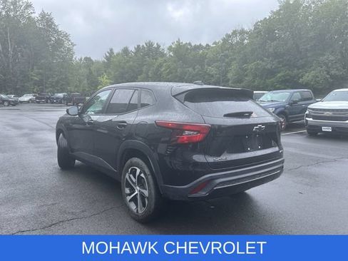 Used 2024 Chevrolet Trax RS w/ Driver Confidence Package FWD image 3