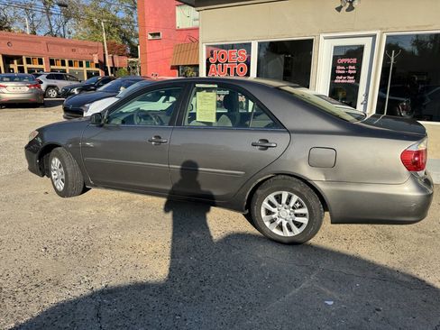 Used 2005 Toyota Camry LE image 6