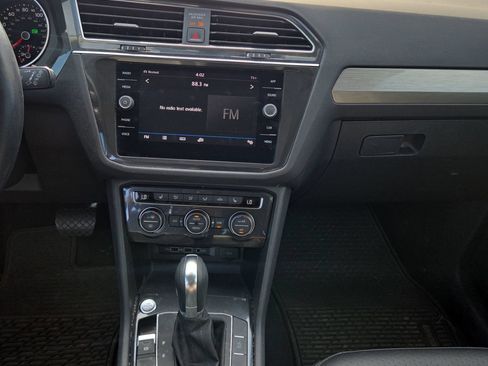 Used 2019 Volkswagen Tiguan SE w/ Panoramic Sunroof Package AWD/4WD image 16