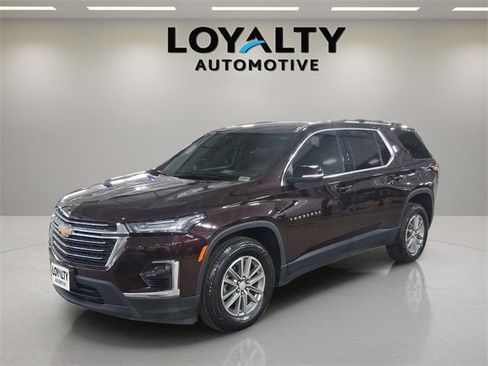 Used 2023 Chevrolet Traverse LT image 1