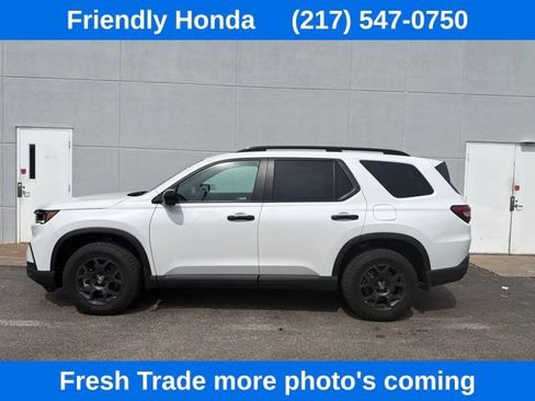 Used 2025 Honda Pilot TrailSport image 7