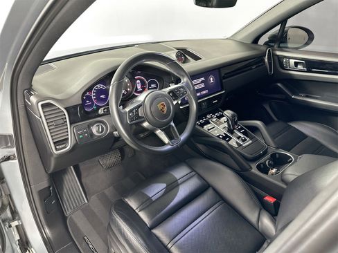 Certified 2023 Porsche Cayenne image 4