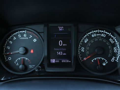 Used 2018 Toyota Tacoma SR w/ SR Convenience Package AWD/4WD image 31