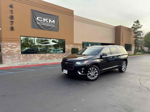 Used 2018 Chevrolet Traverse Premier w/ LPO, Black Accent Package image 2